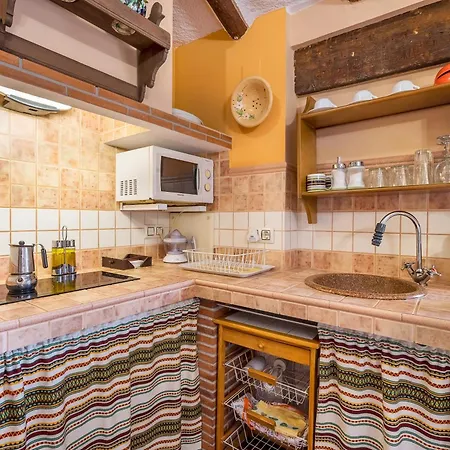 Tomillo Apartment *